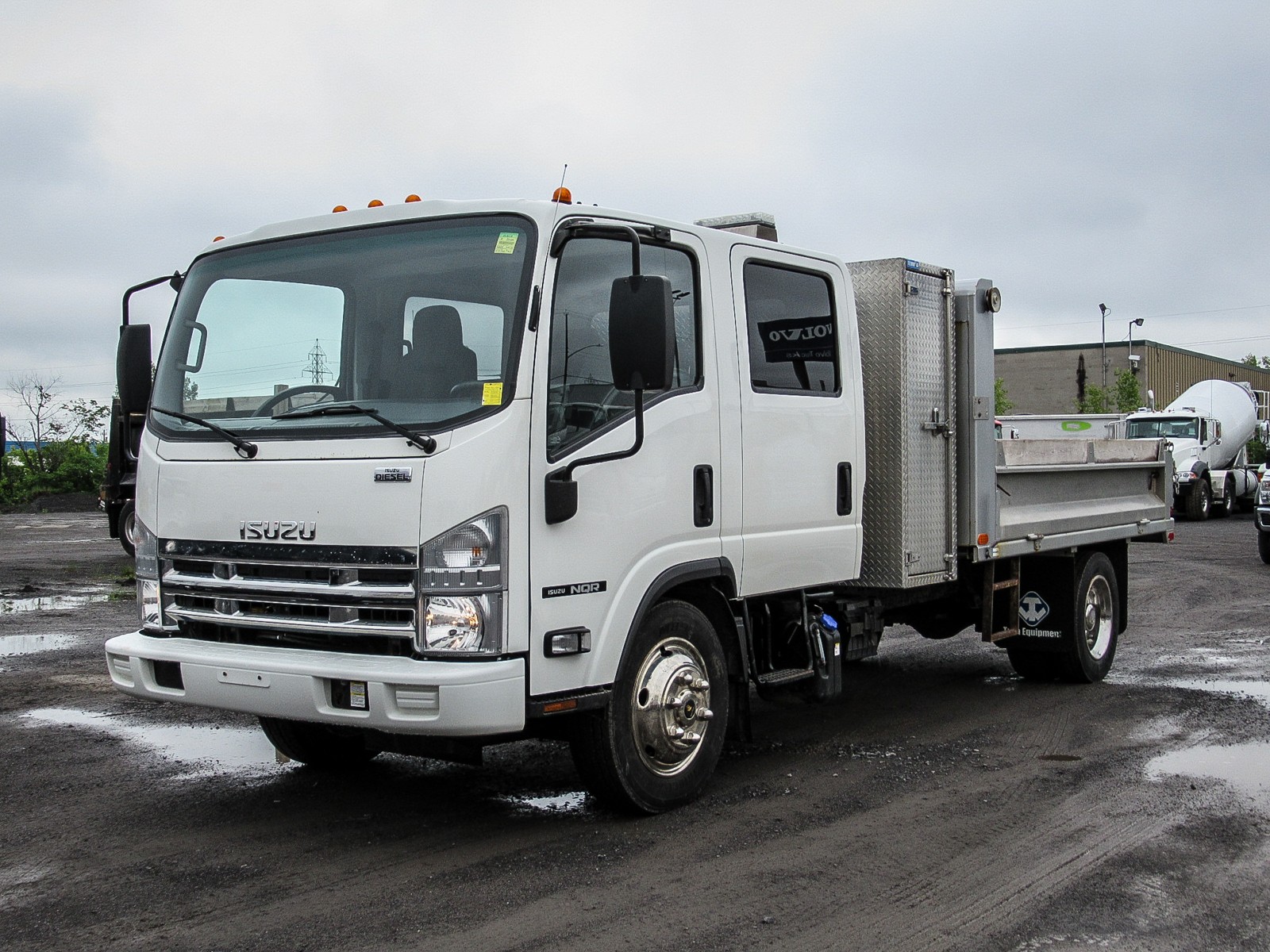 Isuzu NQR 2015